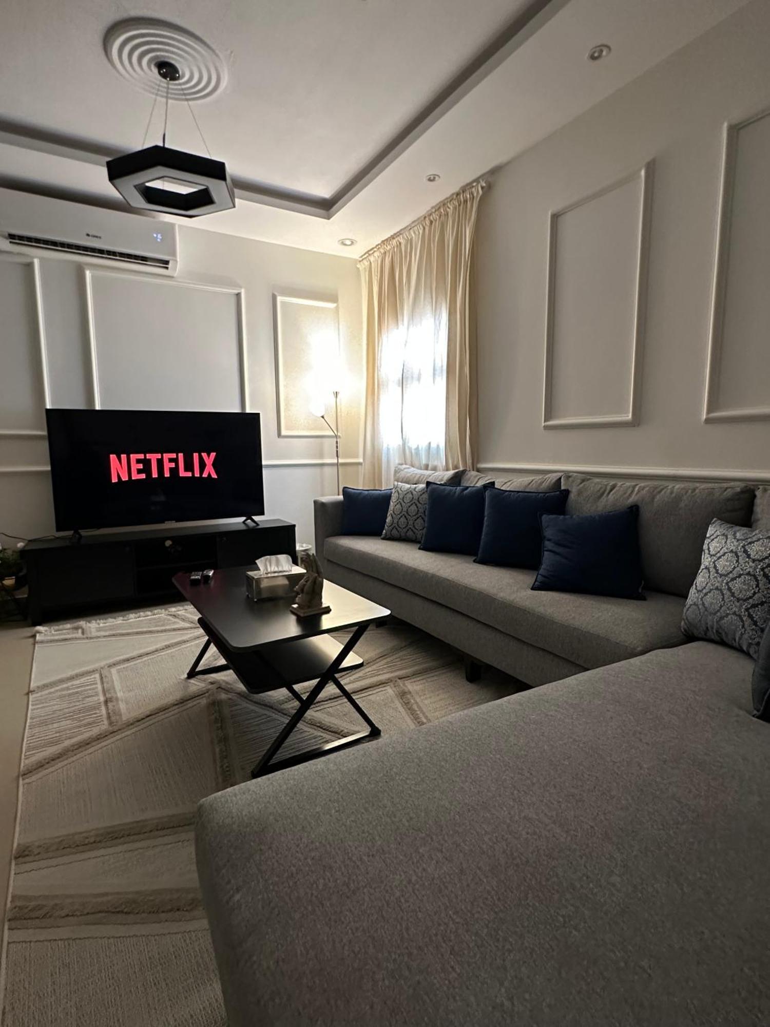 Modern & Cozy - 2 Apartment
